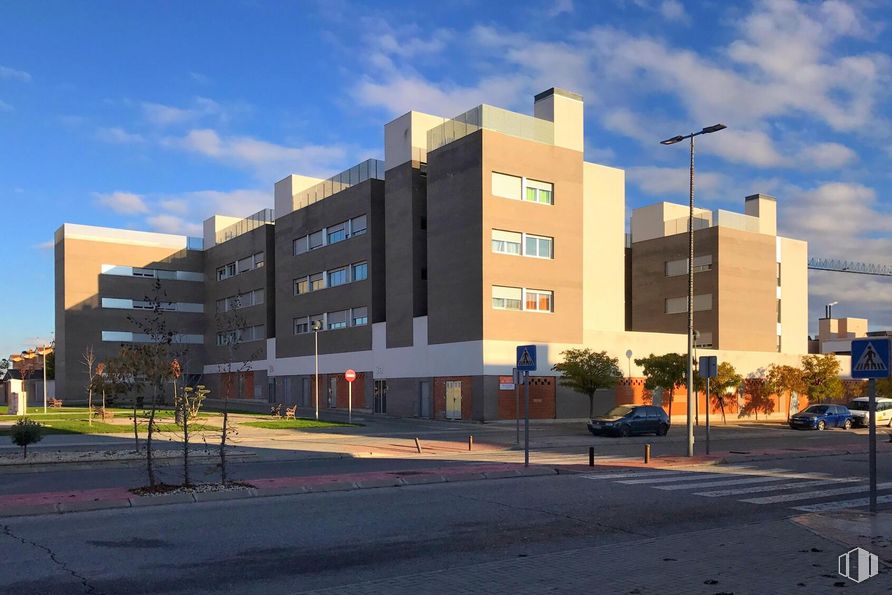 Local en alquiler en Paseo de la Tolerancia, 2, Torrejón de Ardoz, Madrid, 28850 con edificio, cielo, nube, luz de la calle, ventana, planta, diseño urbano, condominio, árbol y bloque de torre alrededor