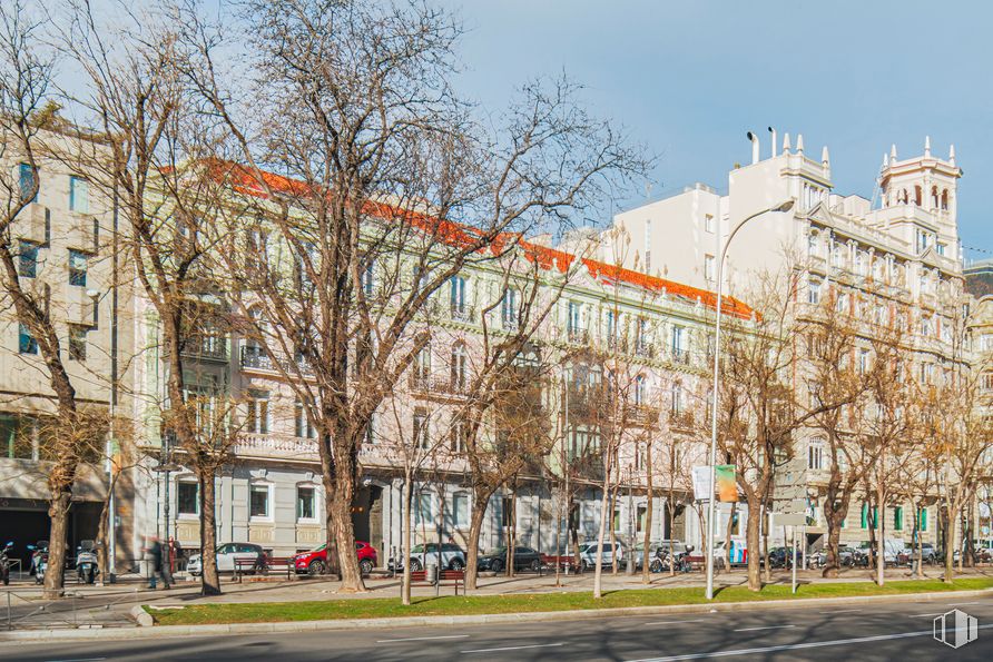 Oficina en alquiler en Palazzo Reale, Paseo de la Castellana, 9-11, Chamberí, Madrid, 28046 con edificio, cielo, árbol, ventana, diseño urbano, barrio, zona residencial, condominio, fachada y ciudad alrededor