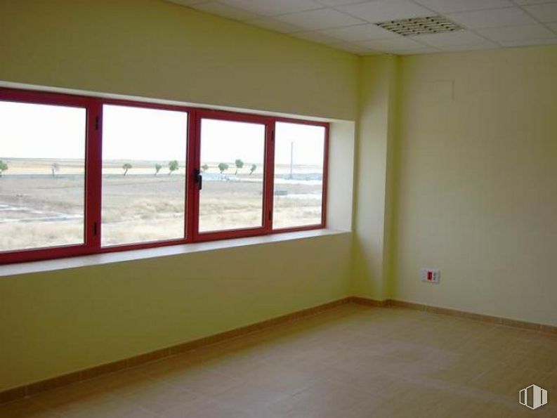 Industrial for sale at Carretera de Yepes a Ocaña, Ocaña, Toledo, 45300 with window, property, building, fixture, wood, shade, interior design, lighting, wall and material property around