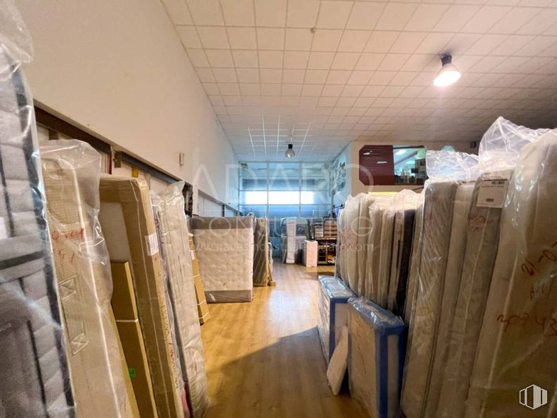 Industrial for sale & for rent at Camino Corral, Camarma de Esteruelas, Madrid, 28816 with flooring, floor, interior design, ceiling, lighting, wood flooring, hardwood, shelving, light fixture and shelf around