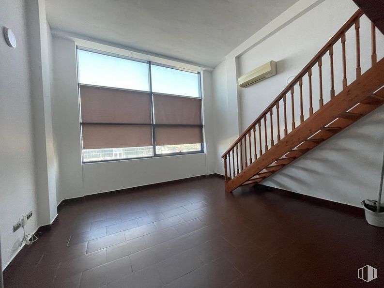 Oficina en alquiler en Torre 1, Avenida Madrid, 88, Arganda del Rey, Madrid, 28500 con ventana, edificio, accesorio, madera, interiorismo, escaleras, suelo, sombra, suelos y tinte para madera alrededor