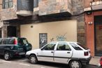 Retail for sale at Calle Carretas, 15, Talavera de la Reina, Toledo, 45600 with wheel, tire, car, automotive parking light, land vehicle, vehicle, vehicle registration plate, window, motor vehicle and infrastructure around