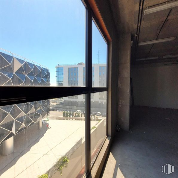 Industrial for sale at Calle María Tubau, Fuencarral - El Pardo, Madrid, 28050 with composite material, high-rise building, daylighting, building material, steel and headquarters around