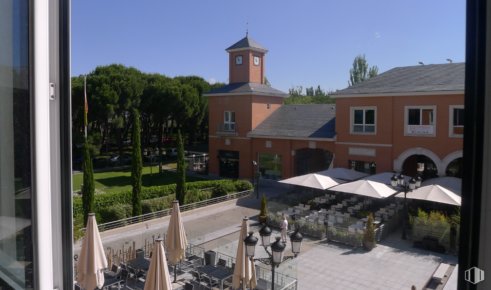 Oficina en alquiler en C.C Plaza Moraleja, Calle Estafeta, 2, Alcobendas, Madrid, 28109 con edificio, cielo, ventana, planta, diseño urbano, árbol, barrio, área residencial, ciudad y fachada alrededor