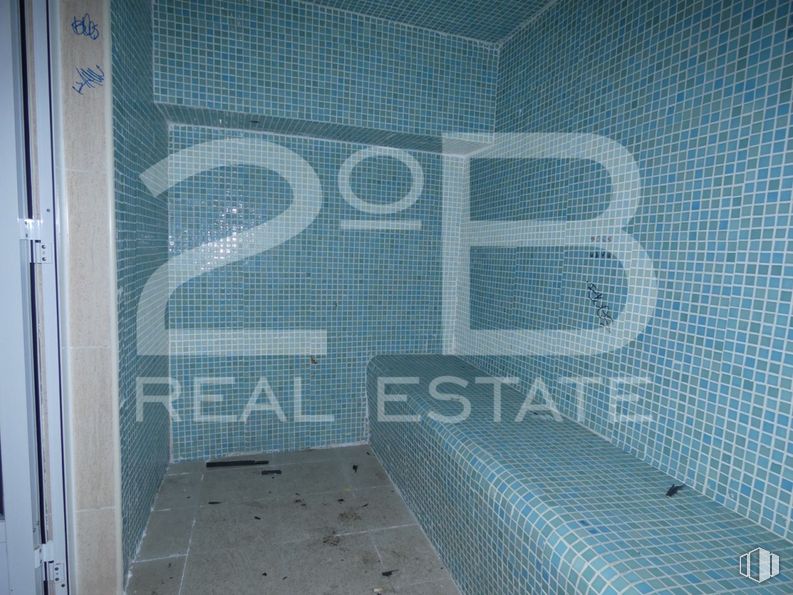 Local en venta en Zona Parque Paris, Las Rozas de Madrid, Madrid, 28230 con azur, fuente, madera, malla, gas, tintes y matices, accesorio, suelo, vidrio y patrón alrededor