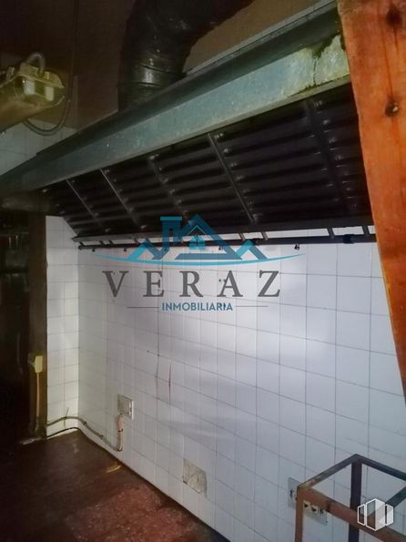 Retail for sale at Calle Joaquina Santander, Talavera de la Reina, Toledo, 45600 with building, wood, floor, flooring, wall, shade, gas, brickwork, house and tints and shades around