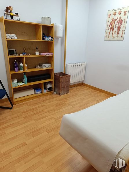 Local en alquiler y venta en Calle Vitoria, 6, Fuenlabrada, Madrid, 28941 con estantería, propiedad, madera, interiorismo, suelos, suelo, confort, tinte para madera, pared y estante alrededor