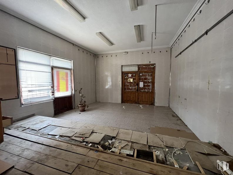 Industrial for sale at Calle Roble, San Pedro del Arroyo, Ávila, 05350 with window blind, fixture, wood, hall, interior design, window, flooring, floor, hardwood and ceiling around