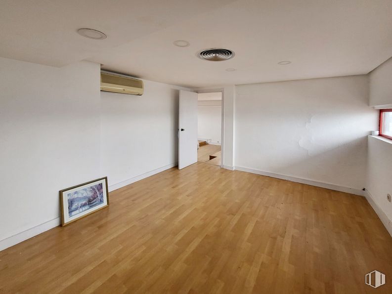 Oficina en alquiler en Calle Tierra de Barros, 2, Coslada, Madrid, 28820 con marco, madera, accesorio, suelos, hall, suelo laminado, madera dura, tinte para madera, suelos de madera y techo alrededor