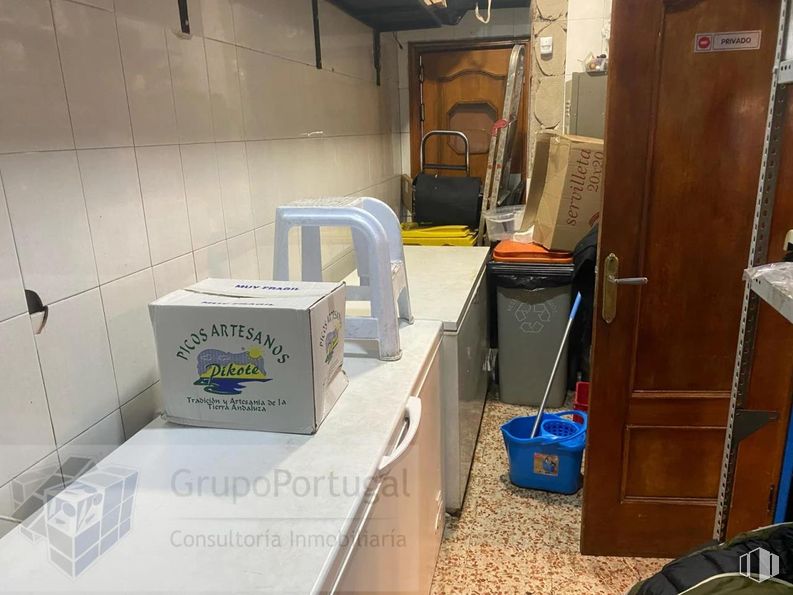 Local en alquiler en Zona Vicálvaro, Vicálvaro, Madrid, 28032 con equipaje y bolsos, caja, productos envasados en cajas, suelo, gas, suelos, madera, máquina, caja de envío y ingeniería alrededor