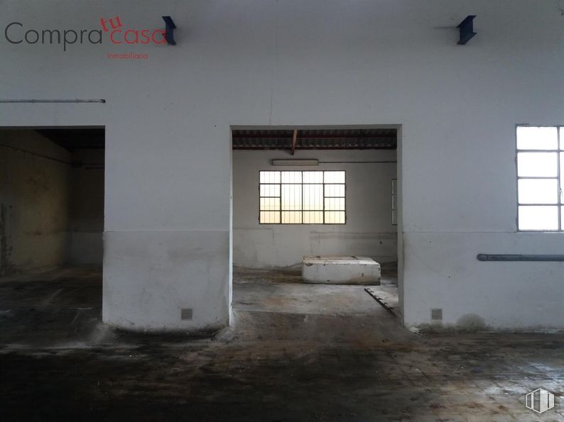 Industrial for sale at Polígono Industrial El Cerro, Segovia, 40006 with window, property, fixture, building, floor, flooring, wood, tints and shades, gas and ceiling around