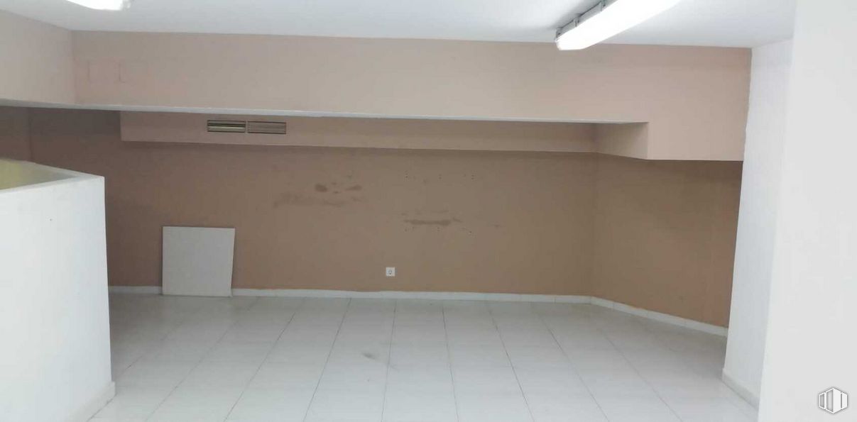 Local en venta en Centro Comercial Canguro, Calle Real, 57, Collado Villalba, Madrid, 28400 con alumbrado, propiedad, edificio, accesorio, madera, casa, suelo, pared, piso y pasillo alrededor