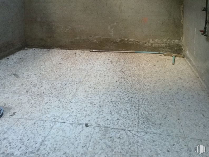 Local en alquiler en Zona Vírgenes, Leganés, Madrid, 28911 con superficie de la carretera, suelo, material compuesto, rectángulo, madera, gas, tintes y sombras, hormigón, asfalto y material de construcción alrededor