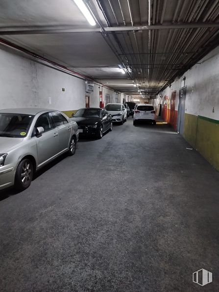 Oficina en alquiler y venta en Edificio Astygi, Calle San Romualdo, 26, San Blas - Canillejas, Madrid, 28037 con rueda, coche, luz de estacionamiento automotriz, neumático, vehículo terrestre, vehículo, iluminación automotriz, neumático automotriz, vehículo de motor y diseño automotriz alrededor