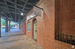 Retail for rent at Plaza Sector Oficios, Tres Cantos, Madrid, 28760 with window, brickwork, brick, building, building material, road surface, wood, sidewalk, road and facade around