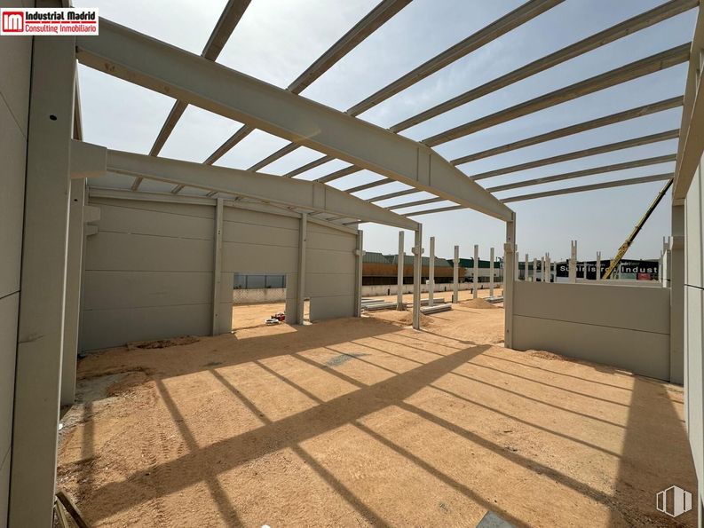 Industrial for sale at Polígono Industrial Finanzauto, Arganda del Rey, Madrid, 28500 with shade, wood, sky, beam, flooring, real estate, facade, house, ceiling and roof around