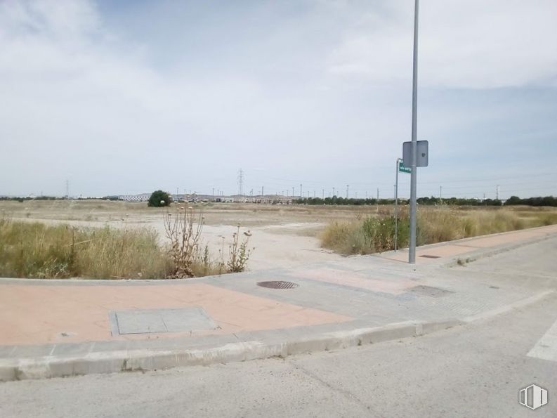 Suelo en venta en Calle Abejaruco, Pinto, Madrid, 28320 con nube, cielo, planta, superficie de carretera, asfalto, lote de tierra, vía pública, llanura, paisaje y hierba alrededor