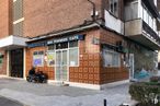 Retail for sale at Calle Nazaret, 2, Móstoles, Madrid, 28936 with motorcycle, window, plant, road surface, building, wood, urban design, brickwork, brick and facade around