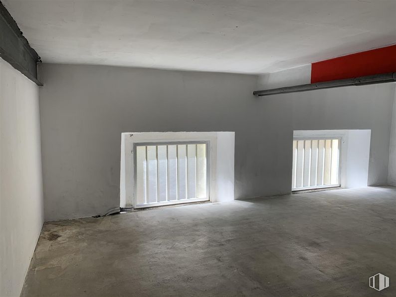 Retail for sale & for rent at Calle Enrique Larreta, 1, Ávila, 05001 with window, building, fixture, wood, hall, interior design, floor, flooring, material property and hardwood around