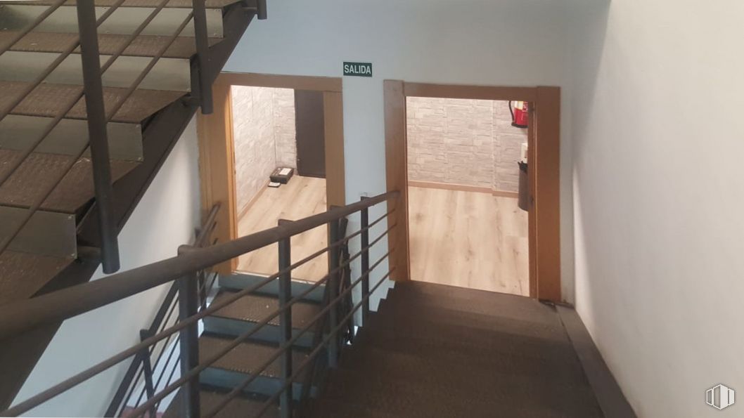 Nave en venta en Camino Ancho, 21, Daganzo de Arriba, Madrid, 28814 con edificio, accesorio, madera, casa, suelo, madera, tinte para madera, material compuesto, techo y pasamano alrededor