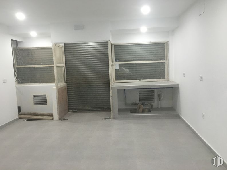 Local en alquiler y venta en Calle Ballesta, 26, Centro, Madrid, 28004 con persiana de la ventana, madera, suelo, suelos, accesorio, edificio, gas, techo, madera dura y hall alrededor