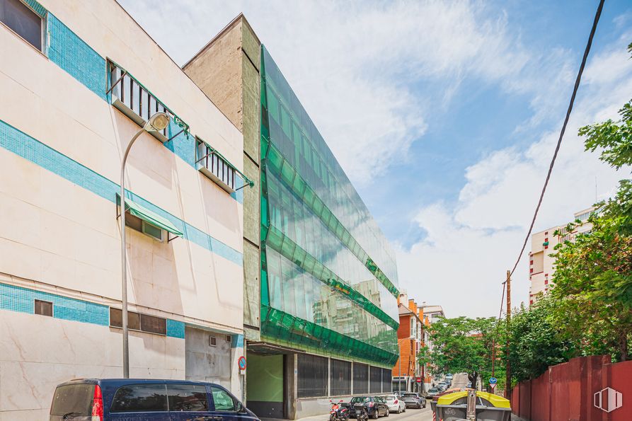 Office for sale at Calle Ulises, 108, Hortaleza, Madrid, 28043 with car, building, metropolitan area, commercial building, urban design, composite material, apartment, mixed-use, glass and engineering around