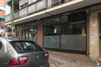 Retail for rent at Calle Lorenzo González, 14, Ciudad Lineal, Madrid, 28017 with car, building, automotive parking light, automotive tail & brake light, land vehicle, vehicle, vehicle registration plate, automotive lighting, window and automotive design around