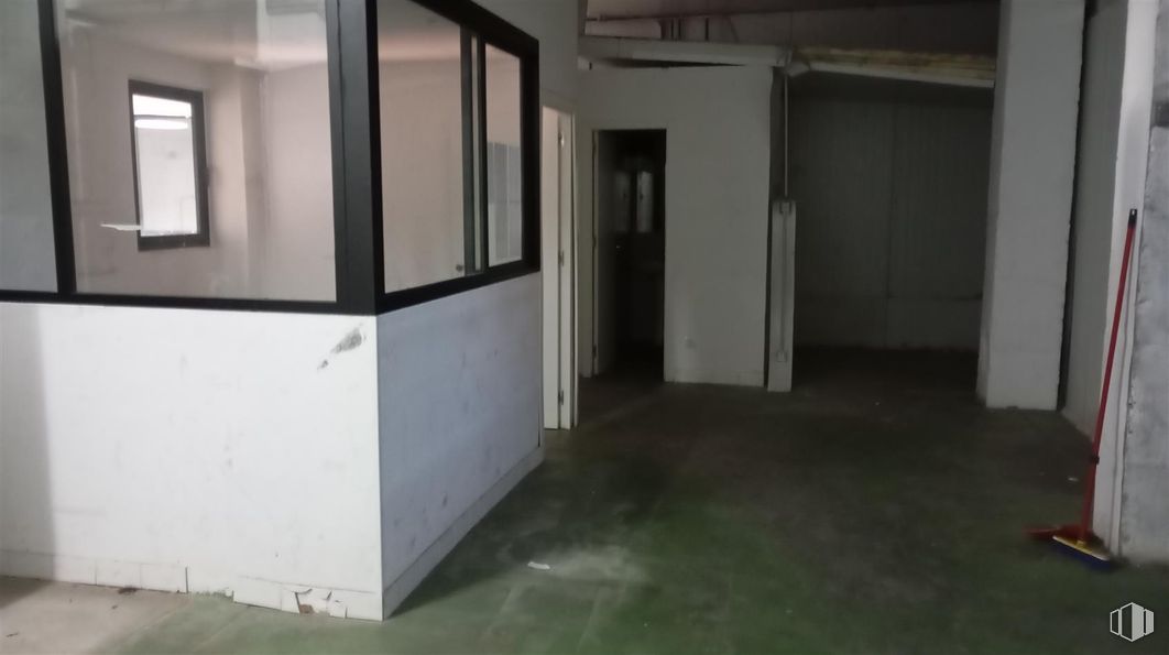 Retail for rent at Calle Gardenias, Alcorcón, Madrid, 28925 with window, flooring, floor, ceiling, transparency, glass, daylighting, building material, hall and tile flooring around