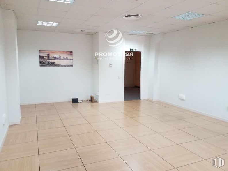 Oficina en alquiler en Zona empresarial, Rivas-Vaciamadrid, Madrid, 28521 con lámpara, alumbrado, suelos, suelo, material compuesto, techo, suelo de baldosas, azulejo, suelos de madera y limpieza alrededor