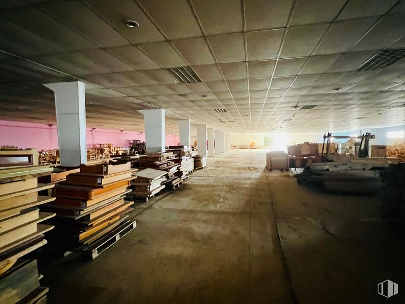 Industrial for sale at Calle Dinosaurio, Magán, Toledo, 45590 with book, flooring, wood, floor, ceiling, composite material, hall, hardwood, plywood and plank around