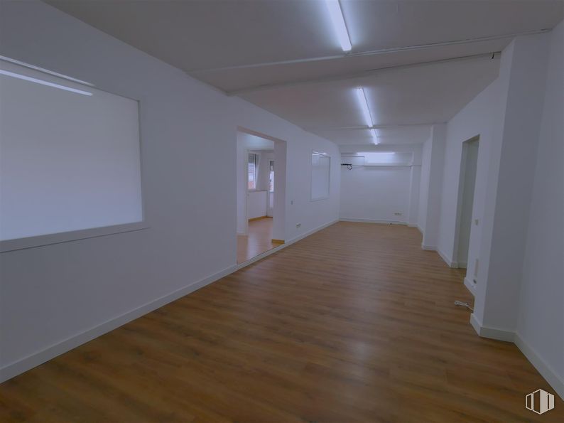 Office for rent at Calle Gran Vía, 28, Majadahonda, Madrid, 28220 with whiteboard, flooring, wood flooring, floor, wall, wood, laminate flooring, ceiling, interior design and lighting around