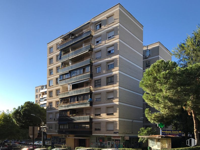 Local en venta en Calle Sierra de Alcubierre, 2, Alcorcón, Madrid, 28923 con edificio, cielo, día, propiedad, planta, árbol, bloque de torre, torre, rascacielos y ventana alrededor