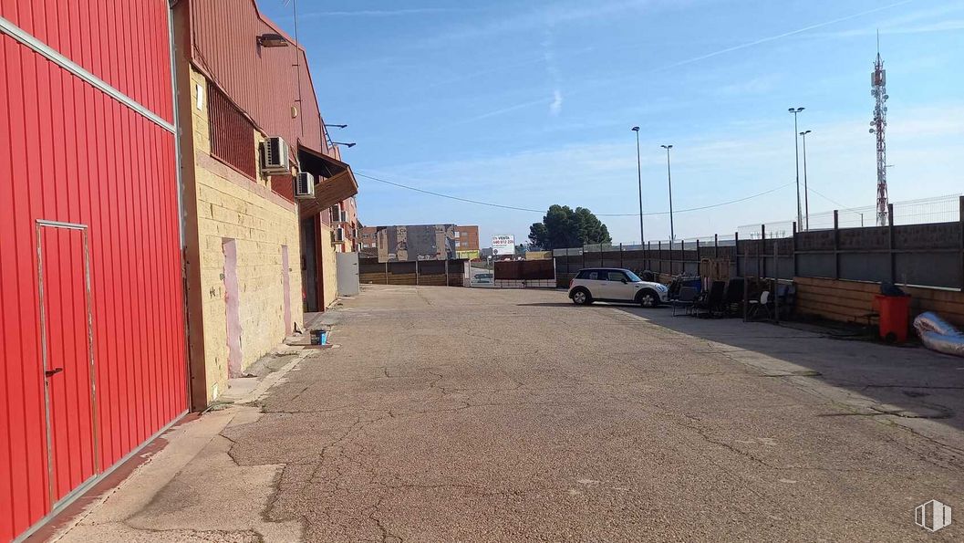 Industrial for rent at Camino Pontones, Seseña, Toledo, 45224 with building, car, sky, cloud, asphalt, land lot, window, road surface, neighbourhood and vehicle around