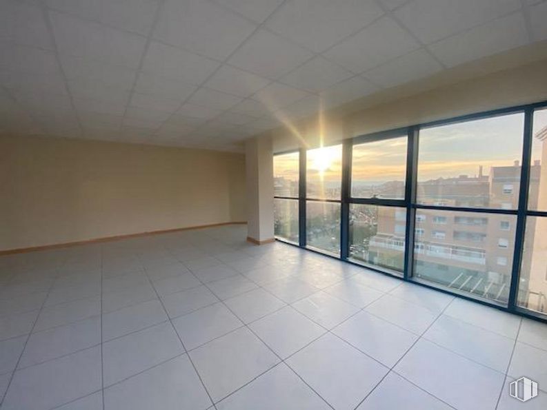 Office for rent at Avenida Irlanda, Toledo, 45005 with window, building, hall, house, floor, flooring, wood, shade, ceiling and glass around