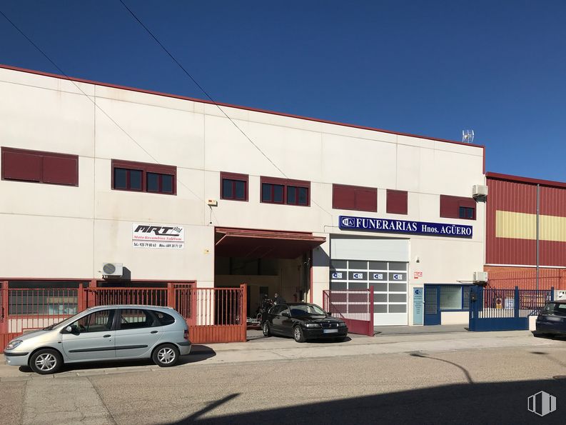 Nave en alquiler en Calle Fortuny, 13, Torrijos, Toledo, 45500 con coche, ventana, edificio, luz de estacionamiento, neumático, rueda, cielo, propiedad, neumático de automoción y vehículo alrededor