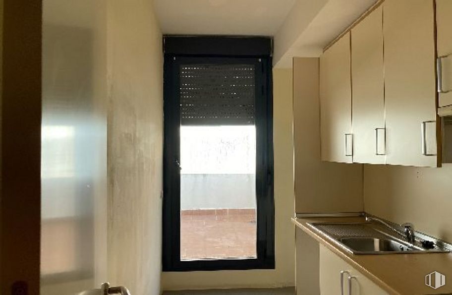 Oficina en venta en Calle Tánger, 1, San Sebastián de los Reyes, Madrid, 28700 con fregadero, espejo, ebanistería, accesorio, edificio, madera, sombra, suelo, piso, mediante, ventana, tintes y matices y madera dura alrededor