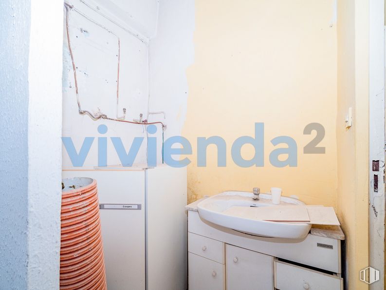 Local en venta en Calle José Hierro, Ciudad Lineal, Madrid, 28027 con mueble de baño, fregadero, baño, accesorio, grifo, interiorismo, ebanistería, madera, pared y línea alrededor