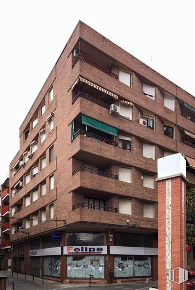 Retail for sale & for rent at Calle Santa Leocadia, 3, Talavera de la Reina, Toledo, 45600 with building, sky, daytime, window, tower block, condominium, urban design, neighbourhood, house and residential area around