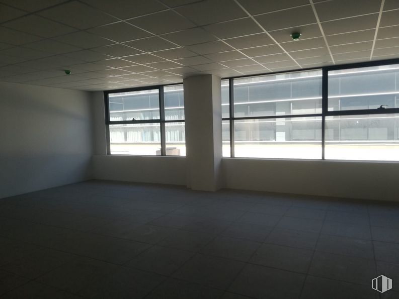 Oficina en venta en Calle Patrimonio Mundial, Aranjuez, Madrid, 28300 con ventana, edificio, accesorio, sombra, suelo, suelos, hall, tintes y matices, techo y vidrio alrededor