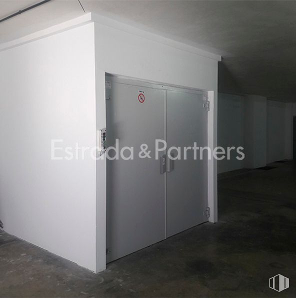 Nave en venta en Zona industrial, Alcobendas, Madrid, 28108 con ebanistería, accesorio, gas, fuente, pavimentos, techo, material compuesto, rectángulo, aluminio y metal alrededor