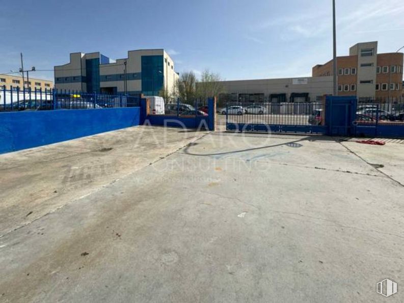 Nave en alquiler en Polígono industrial San Marcos, Getafe, Madrid, 28906 con edificio, cielo, superficie de la carretera, asfalto, nube, lote de terreno, carretera, gas, ciudad y material compuesto alrededor