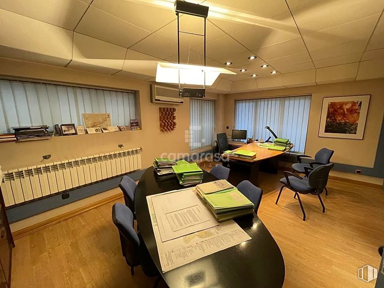 Office for sale at Calle Juan José Martín,  6, Ávila, 05001 with picture frame, table top, chair, light fixture, table, furniture, building, interior design, flooring, desk, window and conference hall, living room around