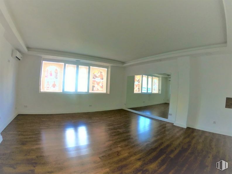 Local en alquiler en Carretera de Canillas, Hortaleza, Madrid, 28043 con ventana, accesorio, hall, madera, suelo, tinte para madera, suelos, sombra, madera dura y techo alrededor