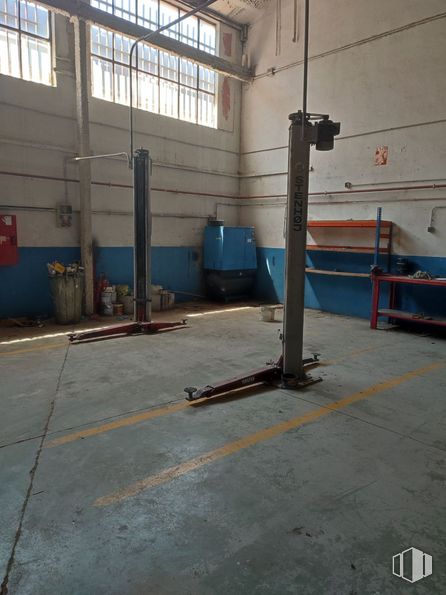 Nave en alquiler en Polígono Industrial Ventorro del Cano, Alcorcón, Madrid, 28925 con ventana, asfalto, madera, superficie de la carretera, pared, suelo, suelos, gas, material compuesto y aparcamiento alrededor