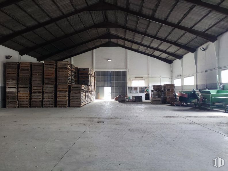 Industrial for sale at Paseo Estación, Villasequilla, Toledo, 45740 with wheel, automotive tire, building, asphalt, tire, floor, flooring, vehicle, wood and beam around