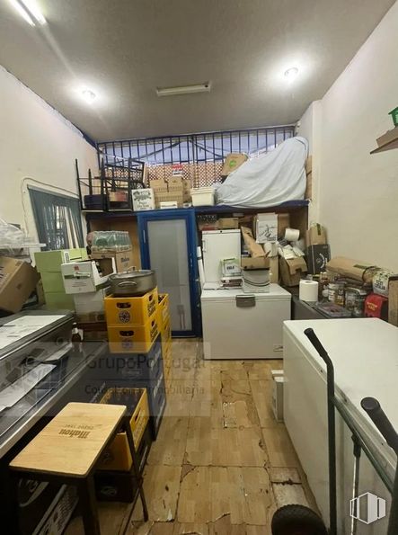 Retail for rent at Zona Guindalera, Salamanca, Madrid, 28028 with packaged goods, fixture, building, interior design, kitchen, wood, floor, kitchen appliance, flooring and table around