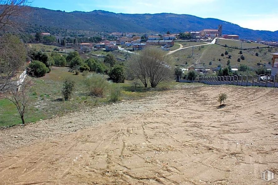 Suelo en venta en Calle Concepción, Robledo de Chavela, Madrid, 28294 con cielo, planta, ecorregión, montaña, entorno natural, árbol, pendiente, lote de tierra, nube y pastizal alrededor