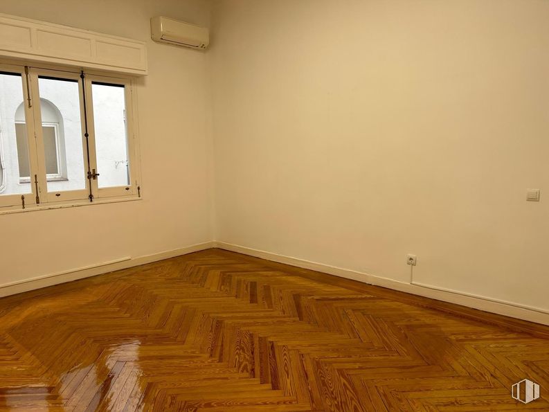 Oficina en alquiler en Recoletos, Salamanca, Madrid, 28001 con ventana, madera, suelos, tinte para madera, pared, línea, pintura, suelo laminado, madera dura y beige alrededor