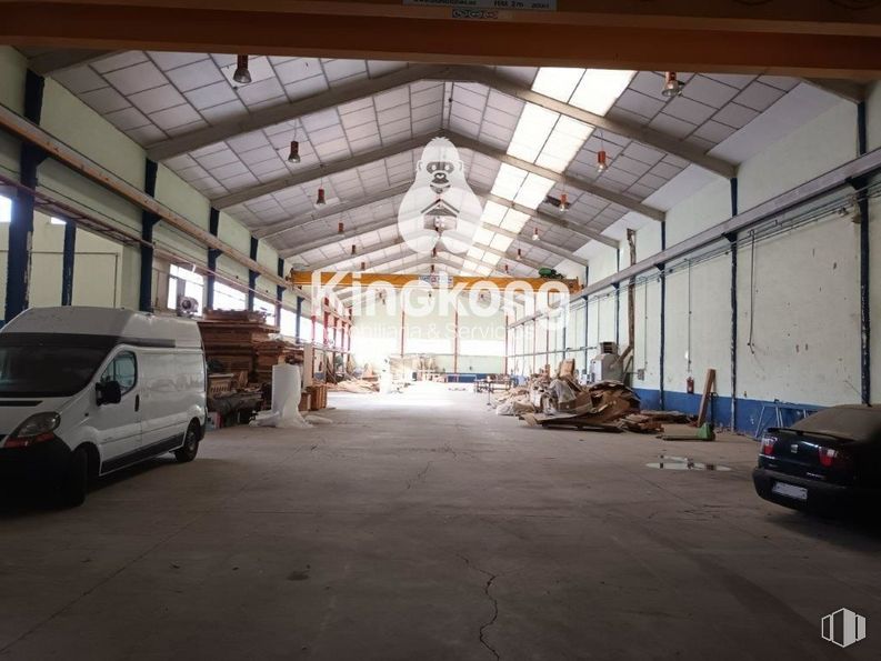 Industrial for sale & for rent at Polígono industrial El Guijar, Arganda del Rey, Madrid, 28500 with van, car, tire, wheel, vehicle, motor vehicle, building, compact van, automotive design and parking around