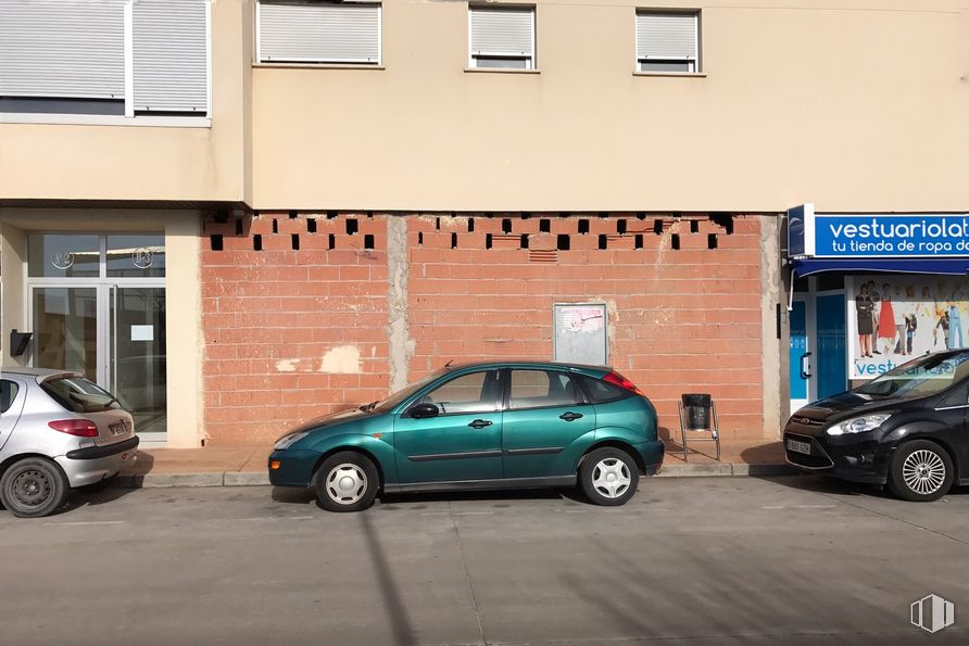 Retail for sale & for rent at Avenida Jardines de la Estación, 2, Quintanar de la Orden, Toledo, 45800 with car, tire, wheel, automotive parking light, land vehicle, vehicle, window, motor vehicle, building and automotive tire around